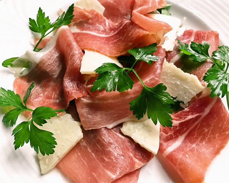 生ハムとチーズの盛合せ